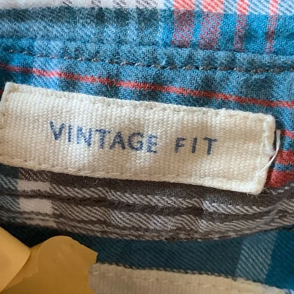 Men’s AEO blue check print button down shirt - Picture 2 of 9